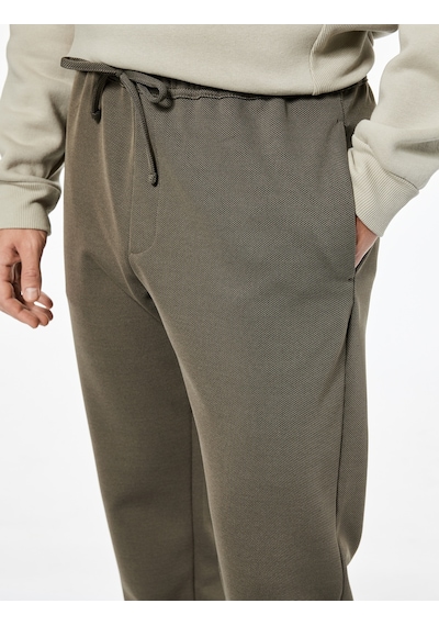 Koton Straight Fit Pike Kumaş Cep Detaylı Rahat Kesim Beli Bağcıklı Pantolon Haki 6wam40006hk Haki Koton Straight Fit Pike Kumaş Cep Detaylı Rahat Kesim Beli Bağcıklı Pantolon Haki 6wam40006hk Haki