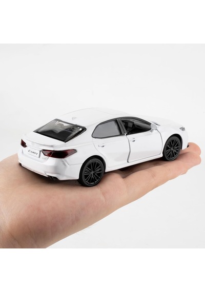Uzak Doğu Serisi Toyota Camry Beyaz Açılır Kapılar Diecast Çek Bırak Metal Model Araba 11 Cm 1:32