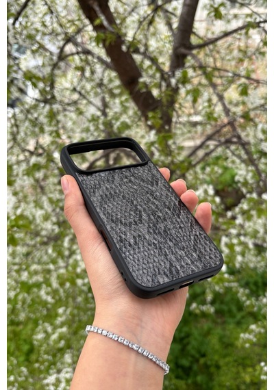 Apple, Uyumlu iPhone 17 Pro Max Yılan Desenli Kabartma Dokulu Kılıf Siyah