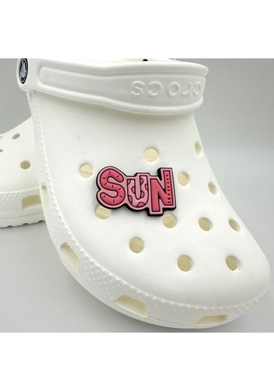 Crocs Terlik Süsü Ve Aksesuarı , Çanta Süsü Jibbitz 3d Sun 04 Yazılı Görsel Logo Aksesuar Pudra Pembe-pembe-siyah Crocs Terlik Süsü Ve Aksesuarı , Çanta Süsü Jibbitz 3d Sun 04 Yazılı Görsel Logo Aksesuar Pudra Pembe-pembe-siyah