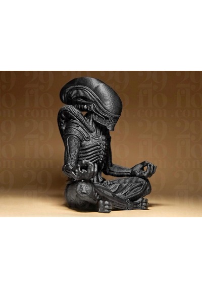 Xenomorph Alien Meditasyon Figürü - Yoga Yapan Uzaylı Yaratık Biblo Masaüstü Dekoratif Hediyelik