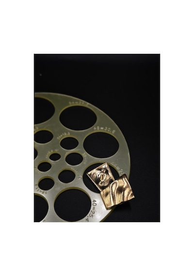 Z.a.r.a Model Dalgalı Asımetrık 6 Buyuk Gold Renk 28 Mm 44 Boy