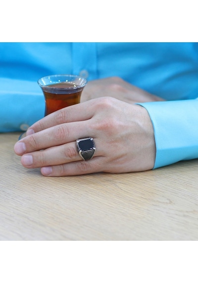 Nokta İşlemeli Kartal Pençesi Detaylı Siyah Oniks Taşlı 925 Ayar Gümüş Erkek Yüzük