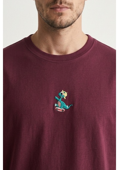 Elemge %100 Pamuk Compact Penye Süprem Bordo Timsah Nakışlı Trend Fit Erkek Tok Kumaş T-shirt Rahat Kesim Elemge %100 Pamuk Compact Penye Süprem Bordo Timsah Nakışlı Trend Fit Erkek Tok Kumaş T-shirt Rahat Kesim