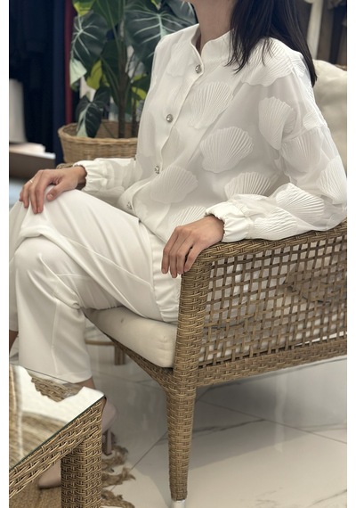 Lale Butik Organze Kumaş Üst Ceketi Taşlı Düğmeli Desenli Ceket Pantolonlu Takım 14396 Ekru Lale Butik Organze Kumaş Üst Ceketi Taşlı Düğmeli Desenli Ceket Pantolonlu Takım 14396 Ekru