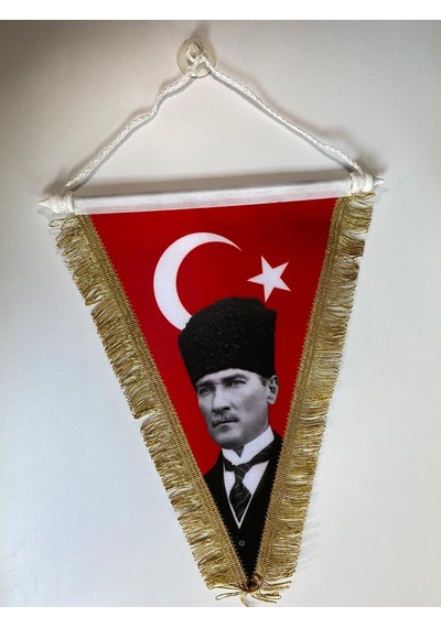 Üçgen Bayrak-Kalpaklı Atatürk- Türk Bayrağı