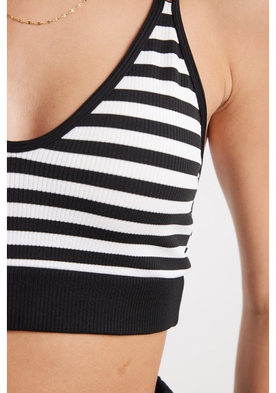 Tudors Kadın Slim Fit Dar Kesim Sırtı Çapraz Bağlamalı Askılı V Yaka Çizgili Siyah Crop -51086
