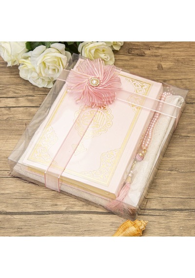 Hediyelik Kuran-ı Kerim, İnci Tesbih, Seccade, Asetat Kutulu 25x18 Cm Mevlid Paketi- Bebe Pembesi Çok Renkli