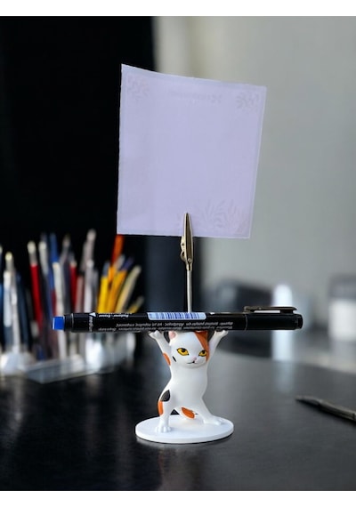 Turuncu Benekli Kalem Tutabilen Dansçı Kedi Fotoğraf Not Tutacağı Ofis Masası Hediyelik Beyaz