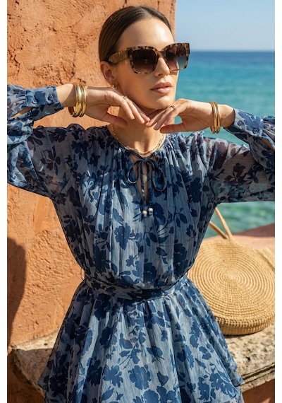 Fashion Cocktail Yapraklar Desenli Lifli Şifon Dökümlü Katlı Uçuşan Fiyonklu Mini Yazlık Romance Elbise Lacivert Fashion Cocktail Yapraklar Desenli Lifli Şifon Dökümlü Katlı Uçuşan Fiyonklu Mini Yazlık Romance Elbise Lacivert
