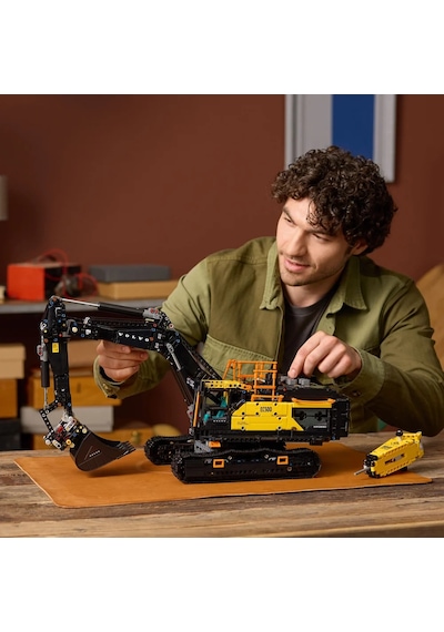 LEGO® Technic Volvo EC500 Hybrid Ekskavatör 42215- Yetişkinler için Motorlu İnşaat Aracı Yapım Seti (2359 Parça)