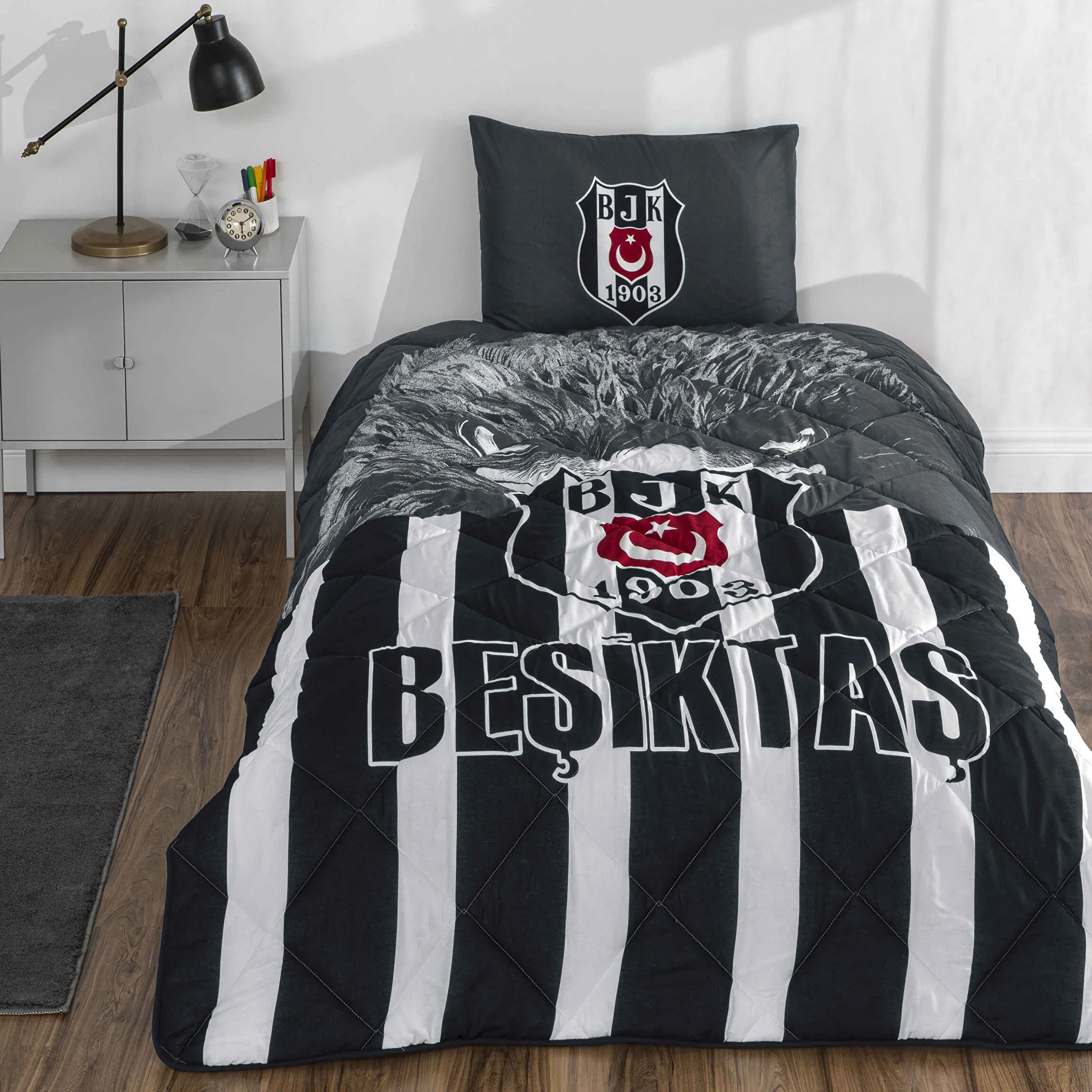 Taç Lisanslı Beşiktaş Şanlı Kartal Pamuk Tek Kişilik Yorgan Seti Beyaz - Siyah