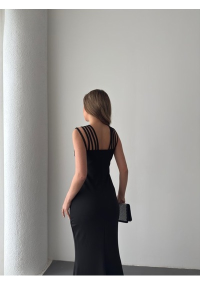 Soonaksesuar Kadın Omuz Çoklu Askılı Önü Taş Işlemeli Balık Kesim Janjan Krep Maxi Boy Elbise Siyah