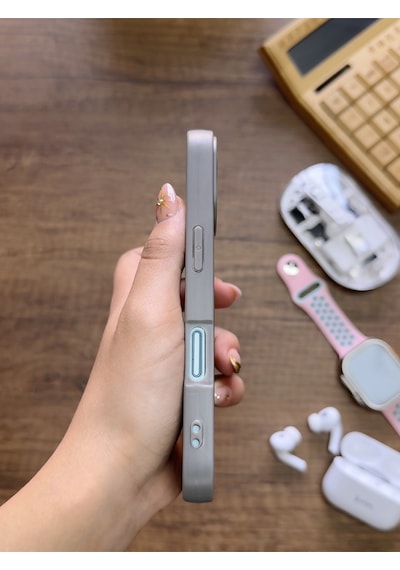 Apple iPhone 16 Uyumlu Premium Deri Dokulu Darbelere Karşı Dayanıklı Nazal Silikon Kılıf Gri