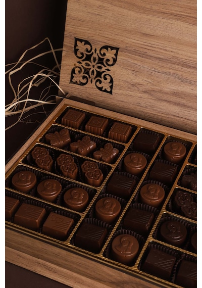 Moon Chocolate Special Handmade Dolgulu Çikolata Ahşap Kutu 40'lı