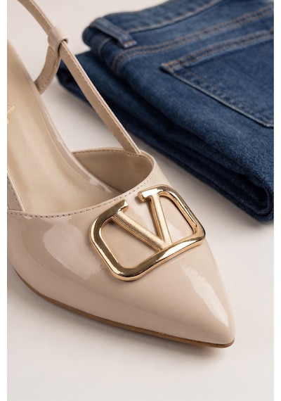 V-royal Nude Bej Rugan Işıltılı Altın V-toka Detaylı Elegant Slingback - Sivri Burun Alçak Kare ... V-royal Nude Bej Rugan Işıltılı Altın V-toka Detaylı Elegant Slingback - Sivri Burun Alçak Kare ...