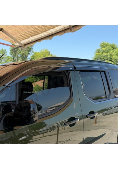 Opel Combo E Siyah Kromlu Cam Rüzgarlığı 2024 Model Vesonrası