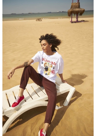 Flood Of Style Unisex Kiss Me Tshirt Beyaz