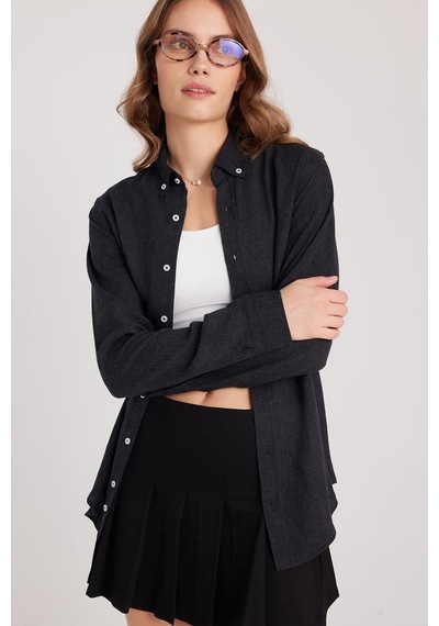Tudors Kadın Slim Fit Düğmeli Yaka Kışlık Yün Viskon Düz Siyah Gömlek-37879 Siyah Tudors Kadın Slim Fit Düğmeli Yaka Kışlık Yün Viskon Düz Siyah Gömlek-37879 Siyah