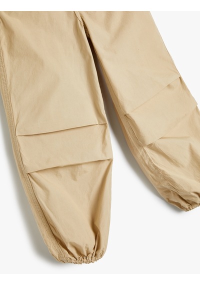 Koton Paraşüt Kot Pantolon Pamuklu Beli Lastikli Cepli - Parachute Jean Bej 4wkg40034aw 4WKG40034AW052 Ekru Koton Paraşüt Kot Pantolon Pamuklu Beli Lastikli Cepli - Parachute Jean Bej 4wkg40034aw 4WKG40034AW052 Ekru