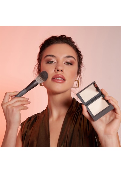 Alix Avien Kompakt Pudra 12 Saate Kadar Kalıcılık Sıcak Cilt Alt Tonu Compact Powder 09 Golden Sand