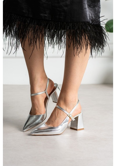 Dabab Shoes Tamara Kadın Gümüş Yılan Desenli Sivri Burun Bilekten Bantlı 7 Cm Kalın Topuklu Slingback Ayakkabı Dabab Shoes Tamara Kadın Gümüş Yılan Desenli Sivri Burun Bilekten Bantlı 7 Cm Kalın Topuklu Slingback Ayakkabı
