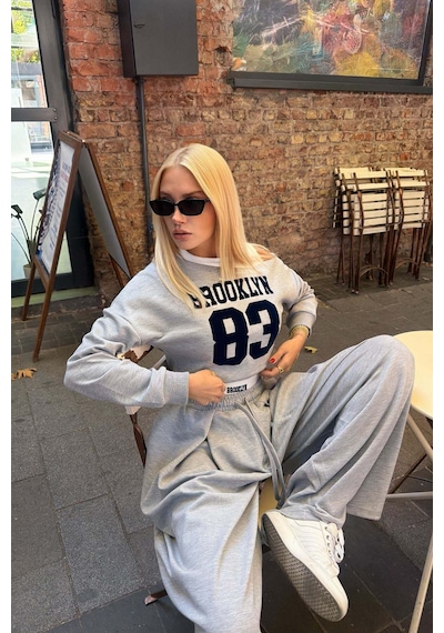 Extra Wide Ekstra Geniş Paçalı Bağcıklı Eşofman Alt Ve Düşük Omuz İki Parçalı Atletli Eyalet Abd Usa Yazı Baskılı 2 Parça Görünümlü Uzun Kol Sweatshirt Spor Mevsimlik Kadın Takım Gri