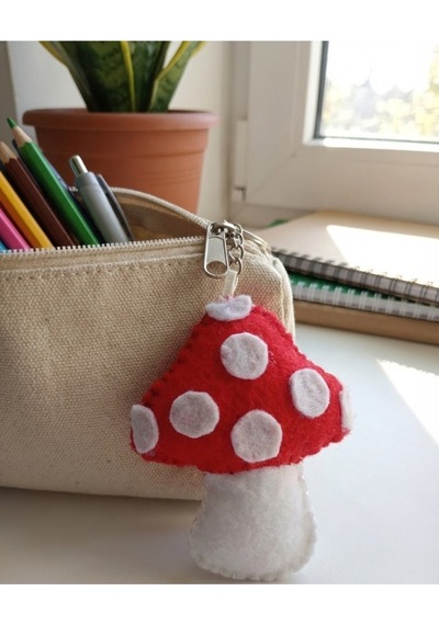 1 Adet El Yapımı Keçeden Mantar Anahtarlık