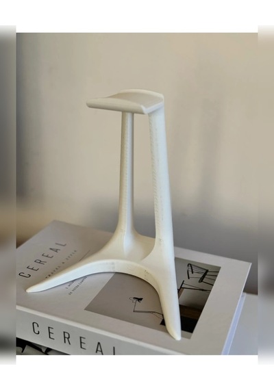 Minimalist Ve Şık: Bilgisayar Masası Ve Ofis Dekorunu Tamamlayan Modern Kulaklık Standı