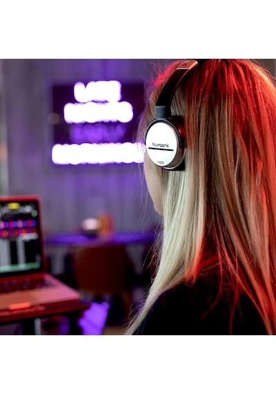 Numark Mixstream Pro Go Wifi Bataryalı Standalone Dj Controller & Hf 125 Profesyonel Dj Kulaklık