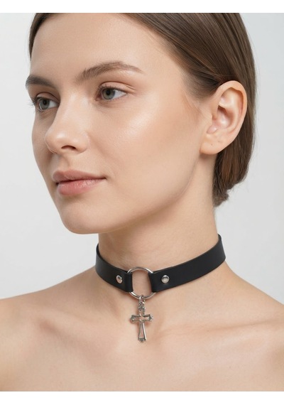 Siyah Pu Deri Haç Figürlü Choker Kolye Gümüş Renk Halka Detaylı Gotik Tarz Kadın Kolye Gtk66 Gümüş