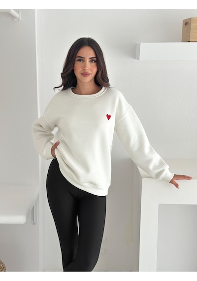 Kadın Kalp Nakışlı Sweatshirt Sade & Sevgi Dolu Stil Beyaz