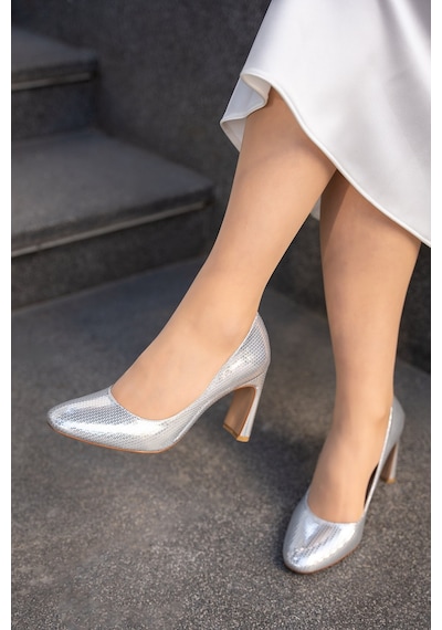 Laminta Lissa Geniş Topuklu Kadın Payet Görünümlü Slip-on Kadın Topuklu Ayakkabı Silver Gümüş Laminta Lissa Geniş Topuklu Kadın Payet Görünümlü Slip-on Kadın Topuklu Ayakkabı Silver Gümüş