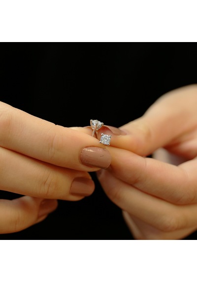 Lova 0.64 Karat Pırlanta Tektaş Küpe - 3040010