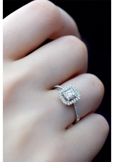 0.30 Ct Modern Tasarım Baget Kare Tektaş Yüzük