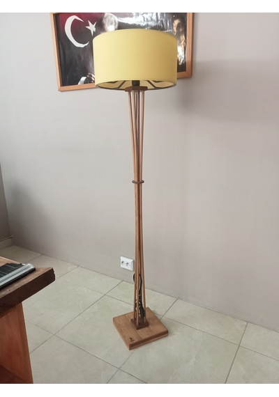 Ahşap Ayaklı Koyu Meşe Sarı Lambader