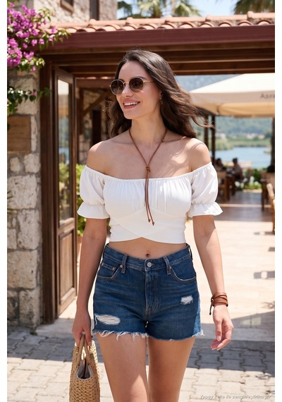 Lela Regular Fit Madonna Yaka Bağlama Detaylı Crop Bayan Bluz 6527017 Beyaz