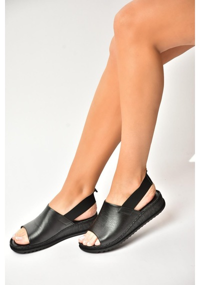 Fox Shoes Y555541303 Siyah Hakiki Deri Alçak Tabanlı Kadın Sandalet