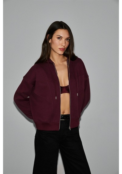 Grımelange Vyselle Kadın Önü Kesikli Metal Fermuarlı Kapüşonlu Etiket Detaylı Oversize Bordo Sweatsh Bordo Grımelange Vyselle Kadın Önü Kesikli Metal Fermuarlı Kapüşonlu Etiket Detaylı Oversize Bordo Sweatsh Bordo
