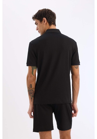 DeFacto Slim Fit Dar Kesim Polo Yaka Dokulu Kısa Kollu Krinkıl Siyah Tişört E1222AX25SMBK81