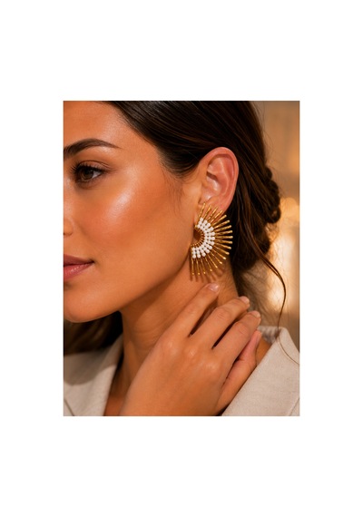 Bemine Beyaz Boncuk İşlemeli Gold Renk Zarif Işıltılı Vintage Stil Özel Tasarım Şık Premium Suya Dayanıklı Altın Küpe Seti Bemine Beyaz Boncuk İşlemeli Gold Renk Zarif Işıltılı Vintage Stil Özel Tasarım Şık Premium Suya Dayanıklı Altın Küpe Seti