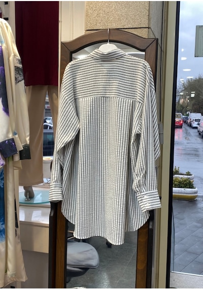 Pera Moda Çift Cepli Arkası Uzun Önü Kısa Luna Keten Çizgili Oversize Gömlek Siyah