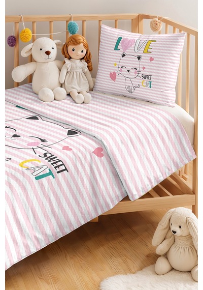 Evimde Bambaşka Pembe Kedi Kalpli Kız Çocuk Pike Takımı - Pastel Çizgili Bebek Odası Yatak Örtüsü - 160x220 CM Evimde Bambaşka Pembe Kedi Kalpli Kız Çocuk Pike Takımı - Pastel Çizgili Bebek Odası Yatak Örtüsü - 160x220 CM
