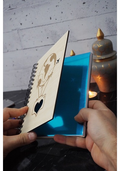 Dünyalı Balon Desenli Ahşap Defter - A5 Spiralli Çizgisiz Defter Ahşap Rengi Banu