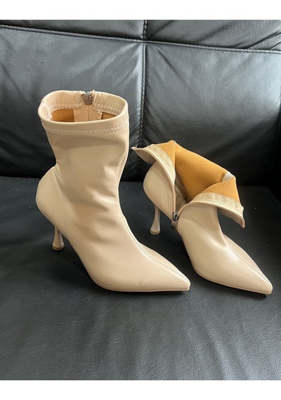 Dabab Shoes Kadın Marya Nut Rengi Streç Cilt Yandan Fermuar Sivri Burun İnce Topuklu Bot Metalik Dabab Shoes Kadın Marya Nut Rengi Streç Cilt Yandan Fermuar Sivri Burun İnce Topuklu Bot Metalik