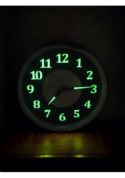 Fosforlu Gece Karanlıkta 5 Saat Parlayan Duvar Saati 22 Cm B4 Siyah - Beyaz