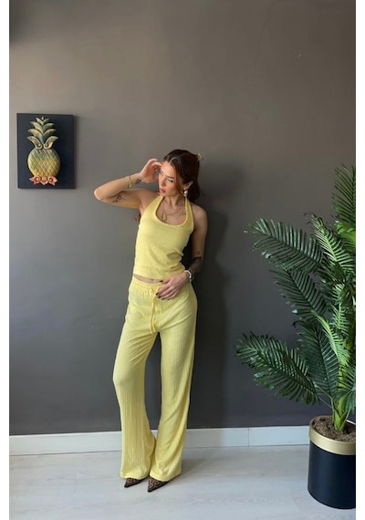Vadon 1010 Kadın Bürümcük Dokulu Halter Yaka Crop Atlet Bol Paça Pantolon Takım Terayağı Sarısı Tereyağı Sarısı Vadon 1010 Kadın Bürümcük Dokulu Halter Yaka Crop Atlet Bol Paça Pantolon Takım Terayağı Sarısı Tereyağı Sarısı