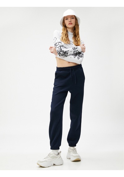 Koton Şardonlu Jogger Eşofman Altı Beli Lastikli Bağcıklı Cep Detaylı Lacivert 4wal40002ık Koton Şardonlu Jogger Eşofman Altı Beli Lastikli Bağcıklı Cep Detaylı Lacivert 4wal40002ık