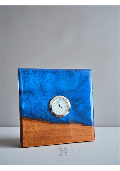 Classic Ceviz & Epoksi Masa Saati 3,5 Cm Gümüş Quartz Mekanizma Tasarım Masaüstü Saat 15x15 Cm Çok Renkli