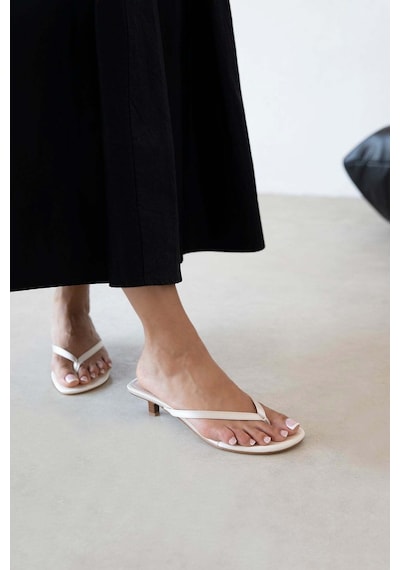 Wolk Shoes Ruiz Kadın Topuklu Parmak Arası Saten Sandalet Bej